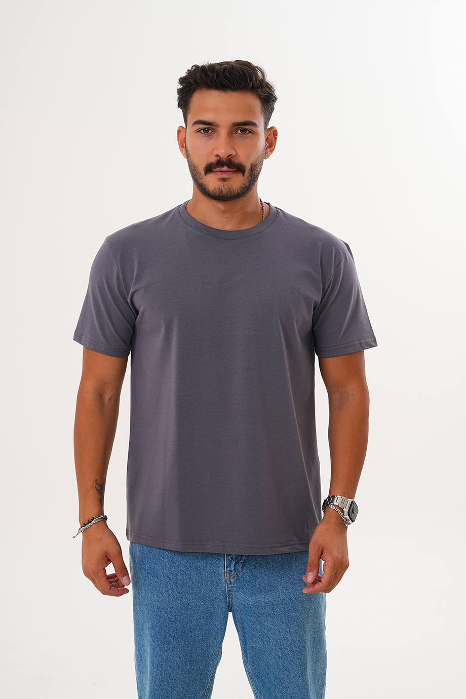 Basic T-Shirt 1